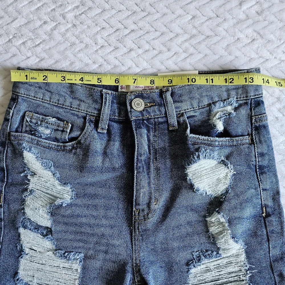SO High-Rise Distressed Mom Shorts Size 5 - Picture 10 of 13
